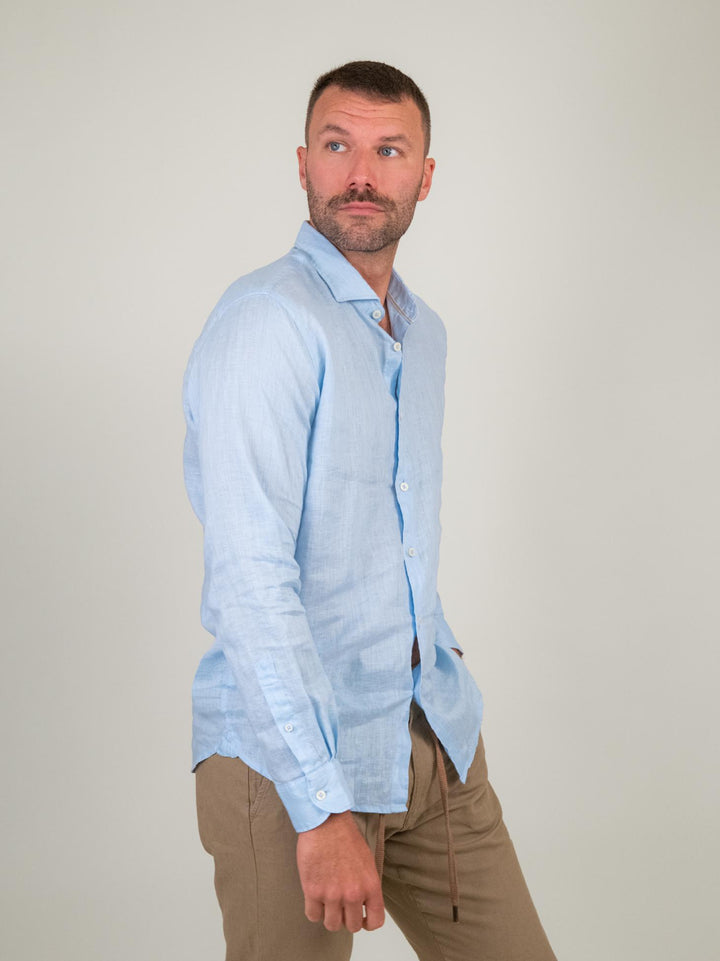 Camicia in lino azzurro chiaro