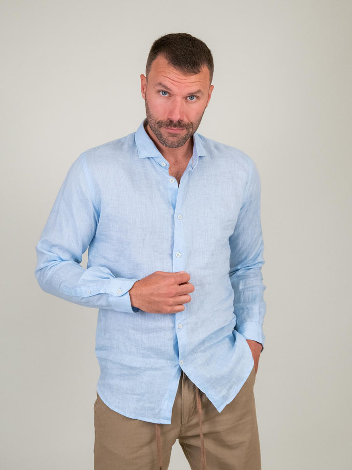 Camicia in lino azzurro chiaro