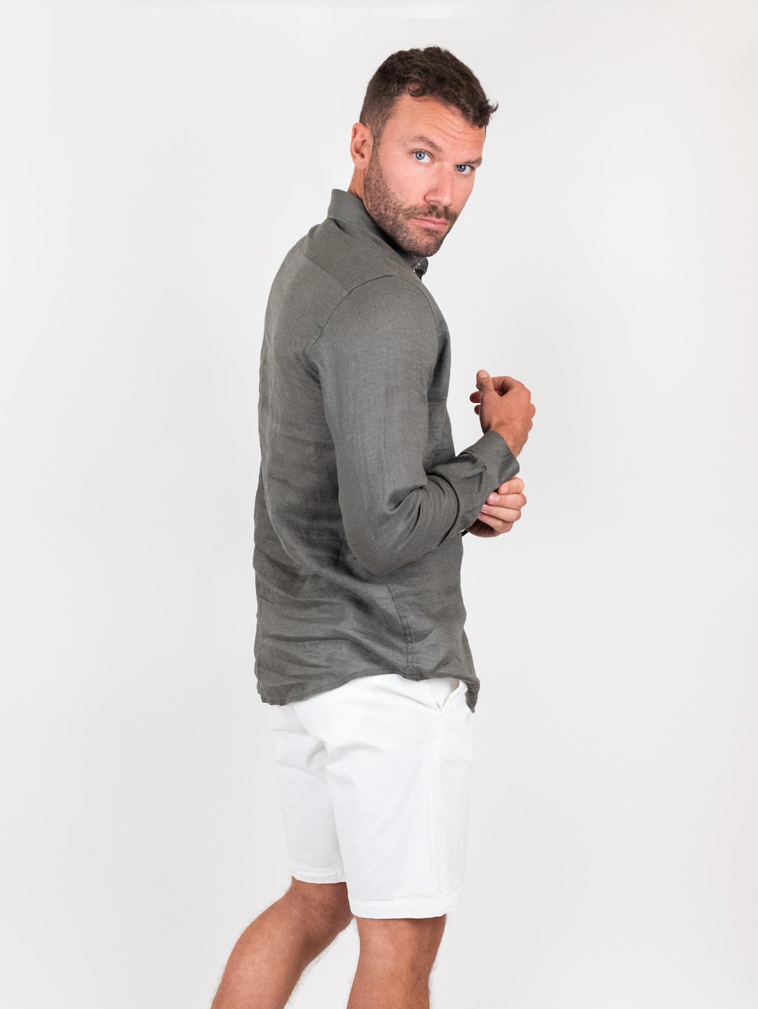 Camicia in lino verde militare