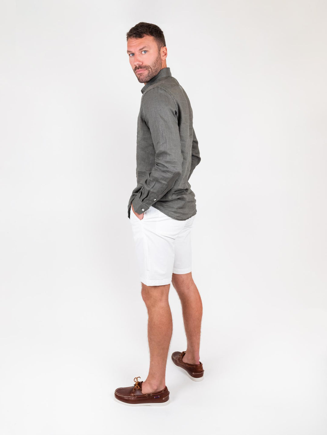 Camicia in lino verde militare