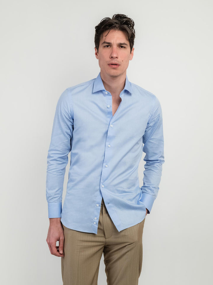Camicia slim fit in cotone azzurra con microspiga