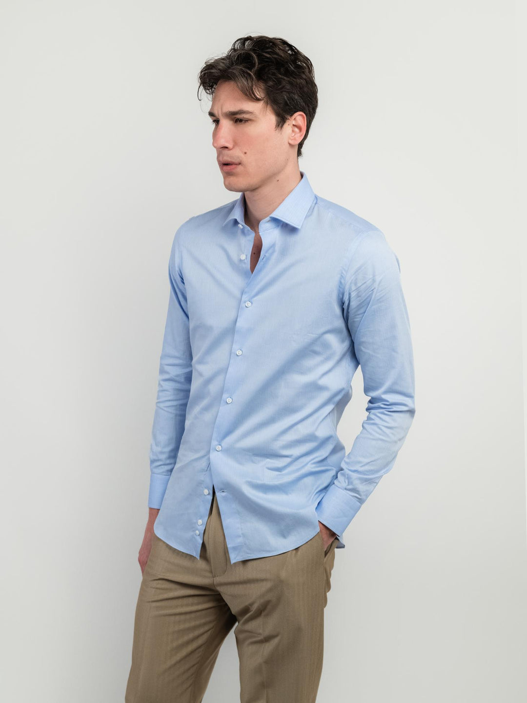 Camicia slim fit in cotone azzurra con microspiga