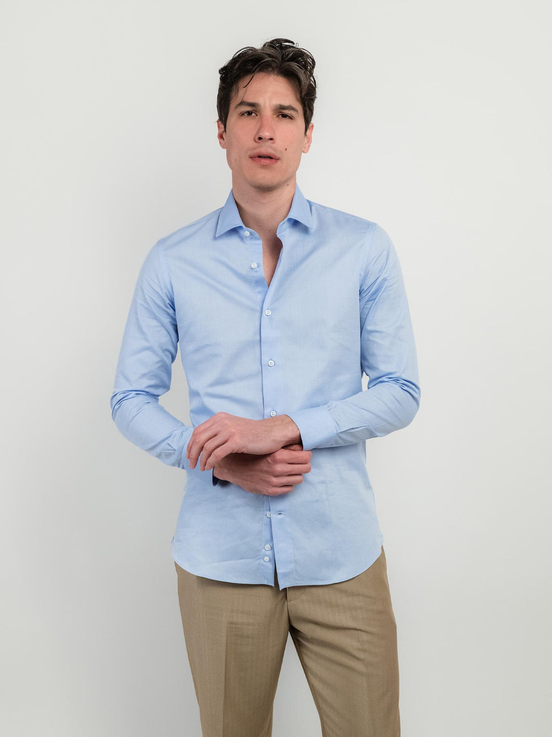 Camicia slim fit in cotone azzurra con microspiga