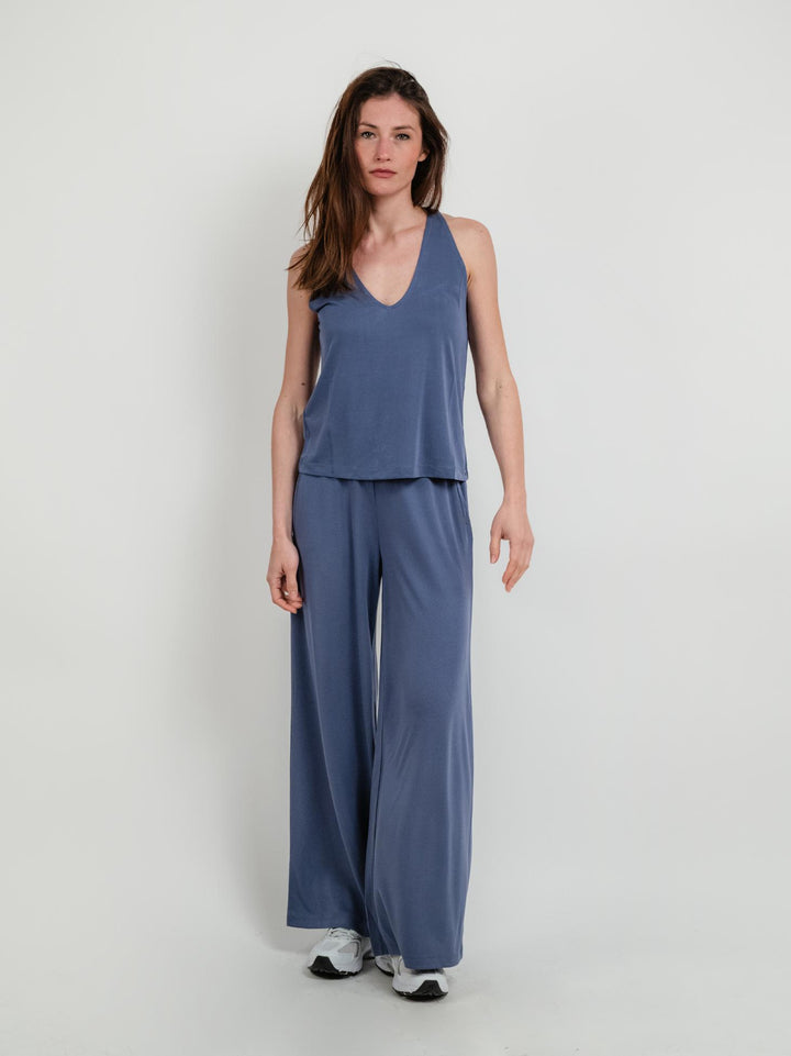Canotta bluette con scollo a V
