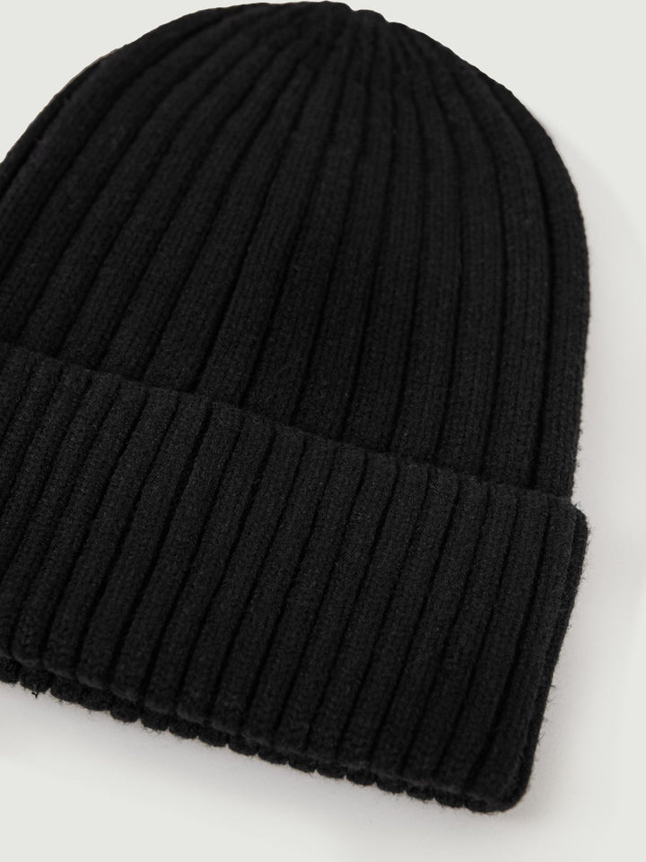 Cappellino nero a coste