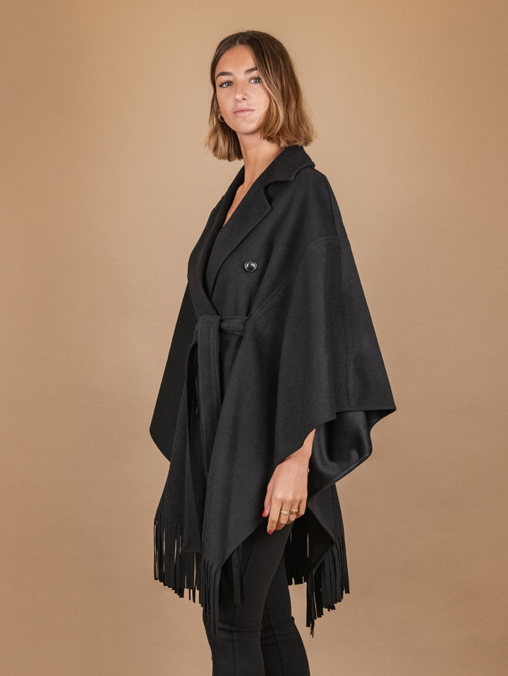 Cappotto mantella con frange nero
