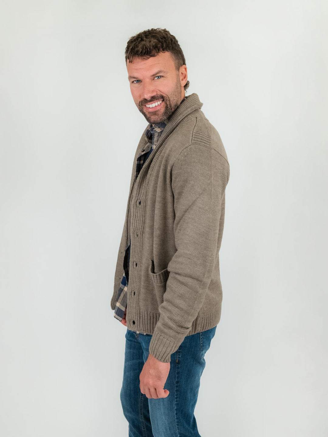 Cardigan beige in misto lana con collo a scialle
