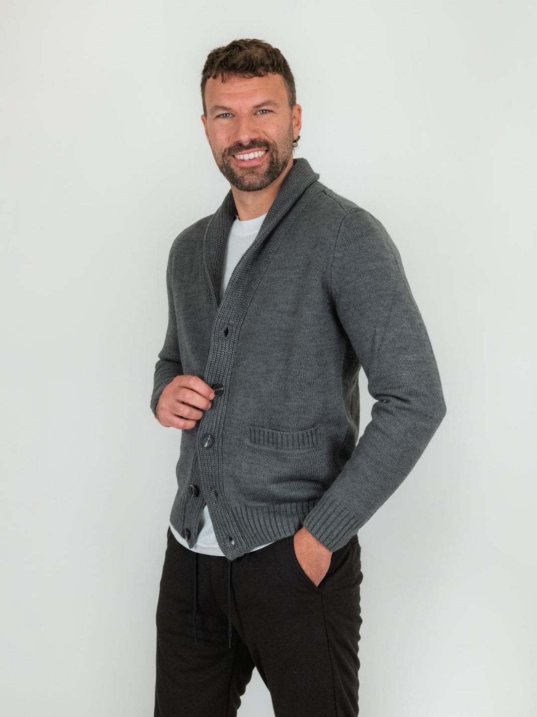 Cardigan grigio in misto lana con collo a scialle