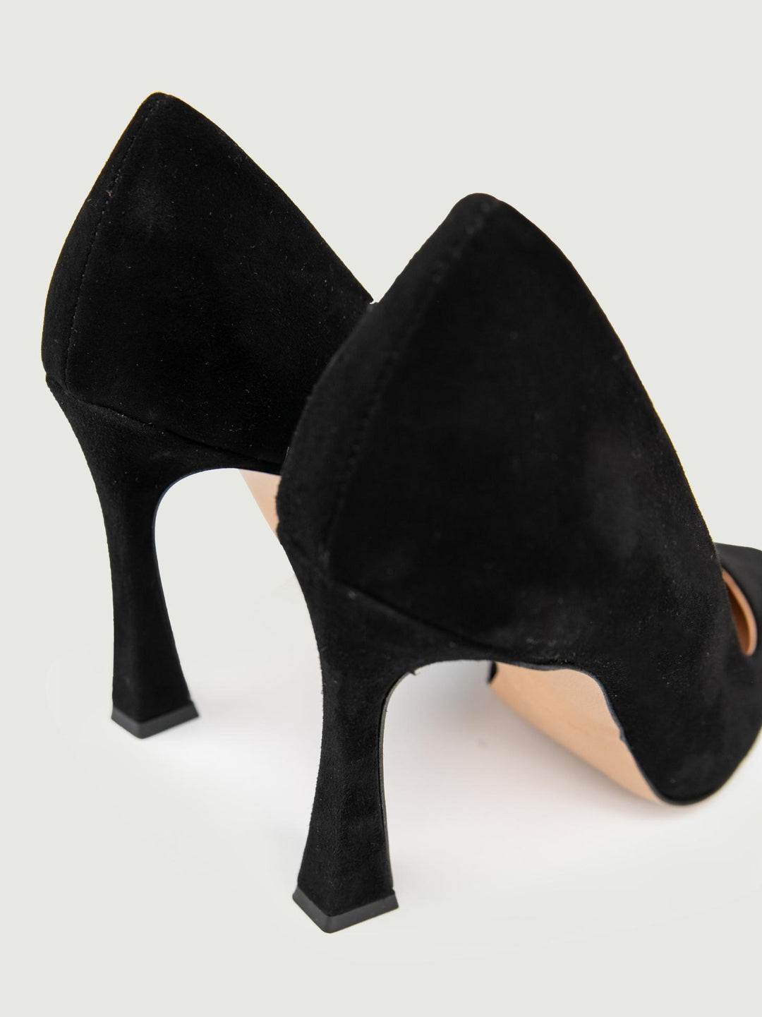 DÉCOLLETÉ IN PELLE SCAMOSCIATA NERA