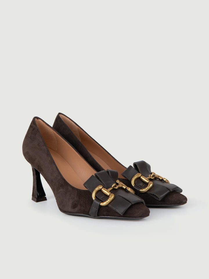 DÉCOLLETÉ SCAMOSCIATA MARRONE CON MORSETTO.