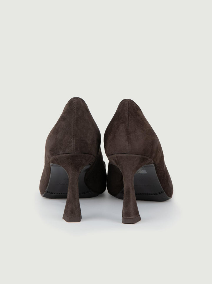 DÉCOLLETÉ SCAMOSCIATA MARRONE CON MORSETTO.