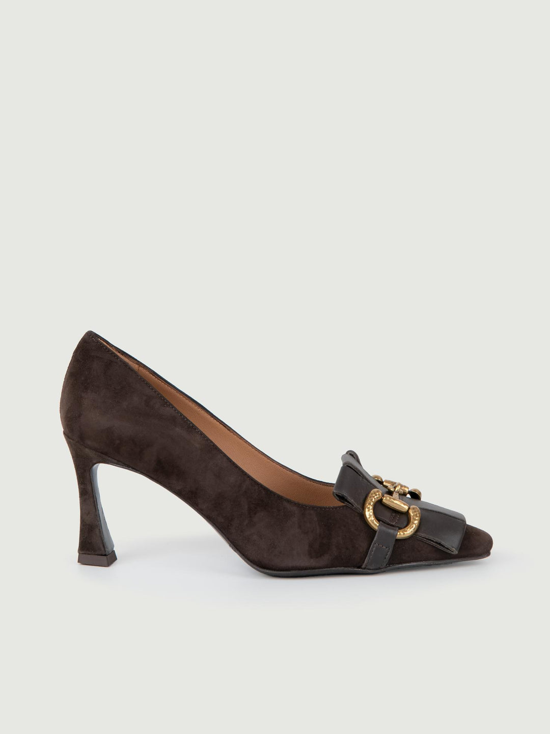DÉCOLLETÉ SCAMOSCIATA MARRONE CON MORSETTO.