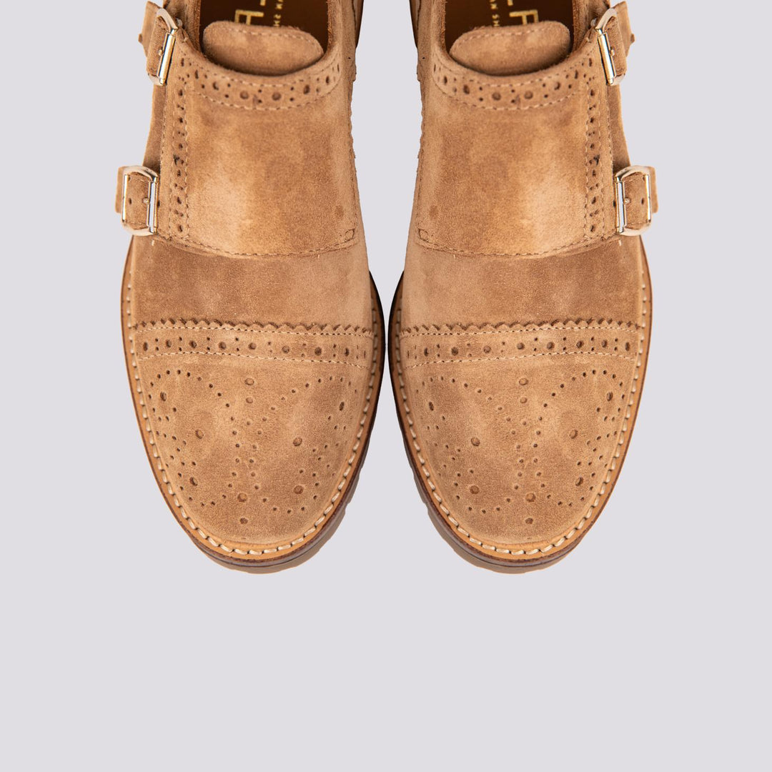DOPPIA FIBBIA  TRAFORATA  IN CAMOSCIO BEIGE