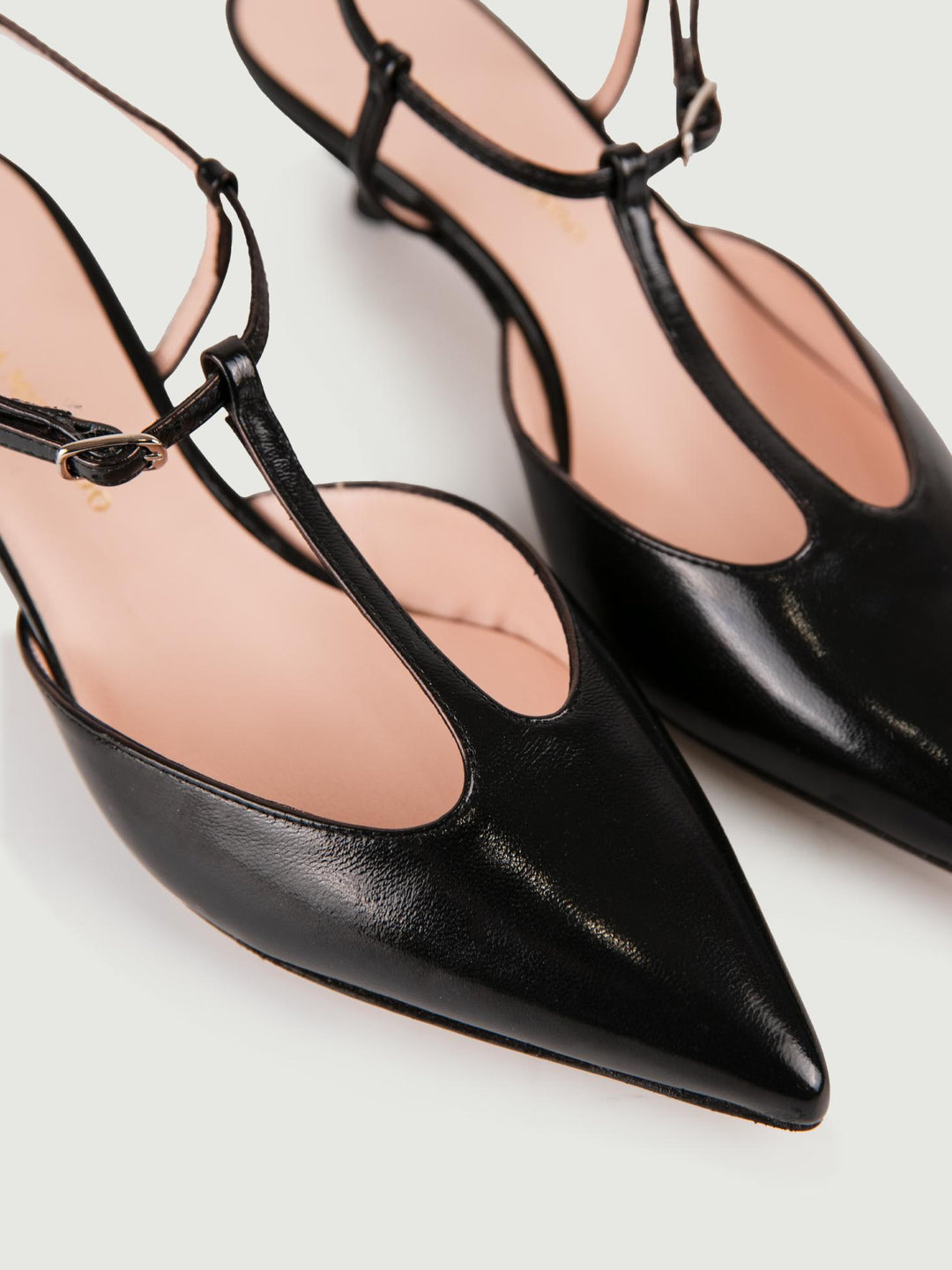 Décolleté con cinturino nera