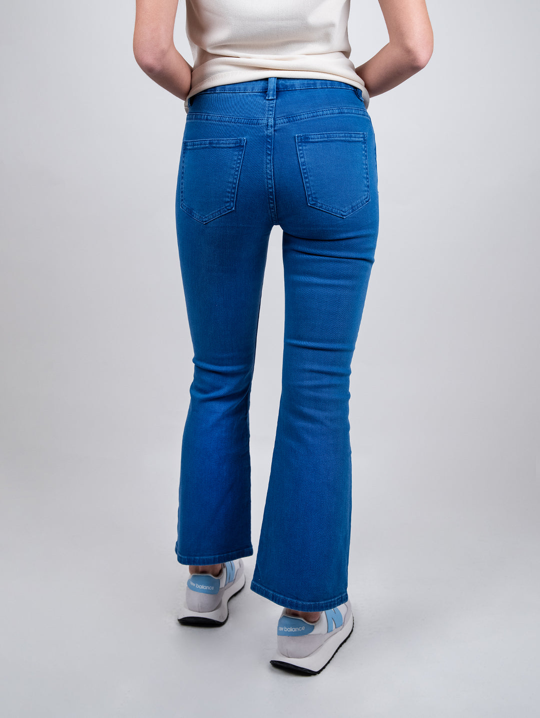Jeans 5 tasche a trombetta in cotone bluette