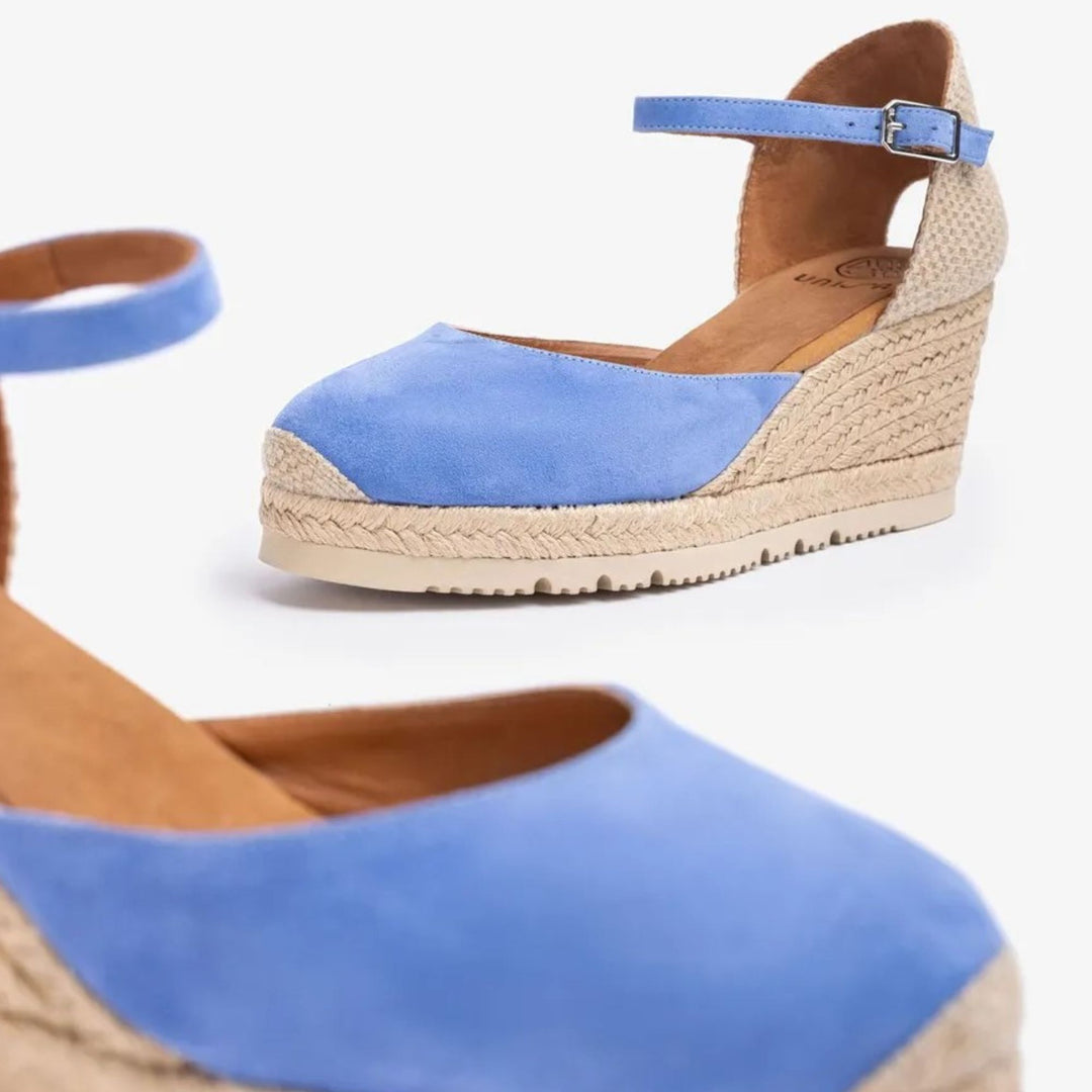 Sandali espadrillas con zeppa e laccetto color ciano