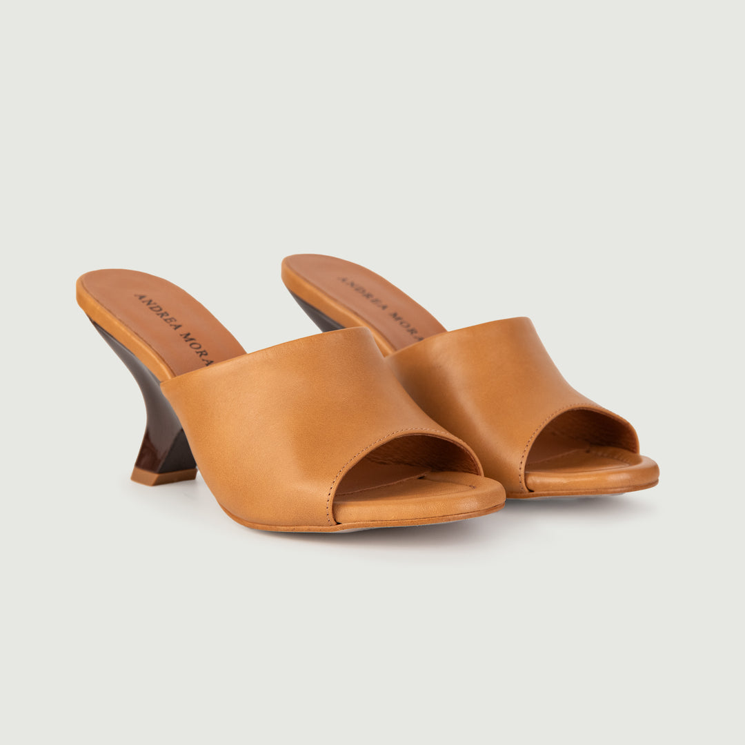 SABOT CON MAXI FASCIA IN PELLE CARAMELLO 24074/750H CAMMELLO ANDREA MORANDO 