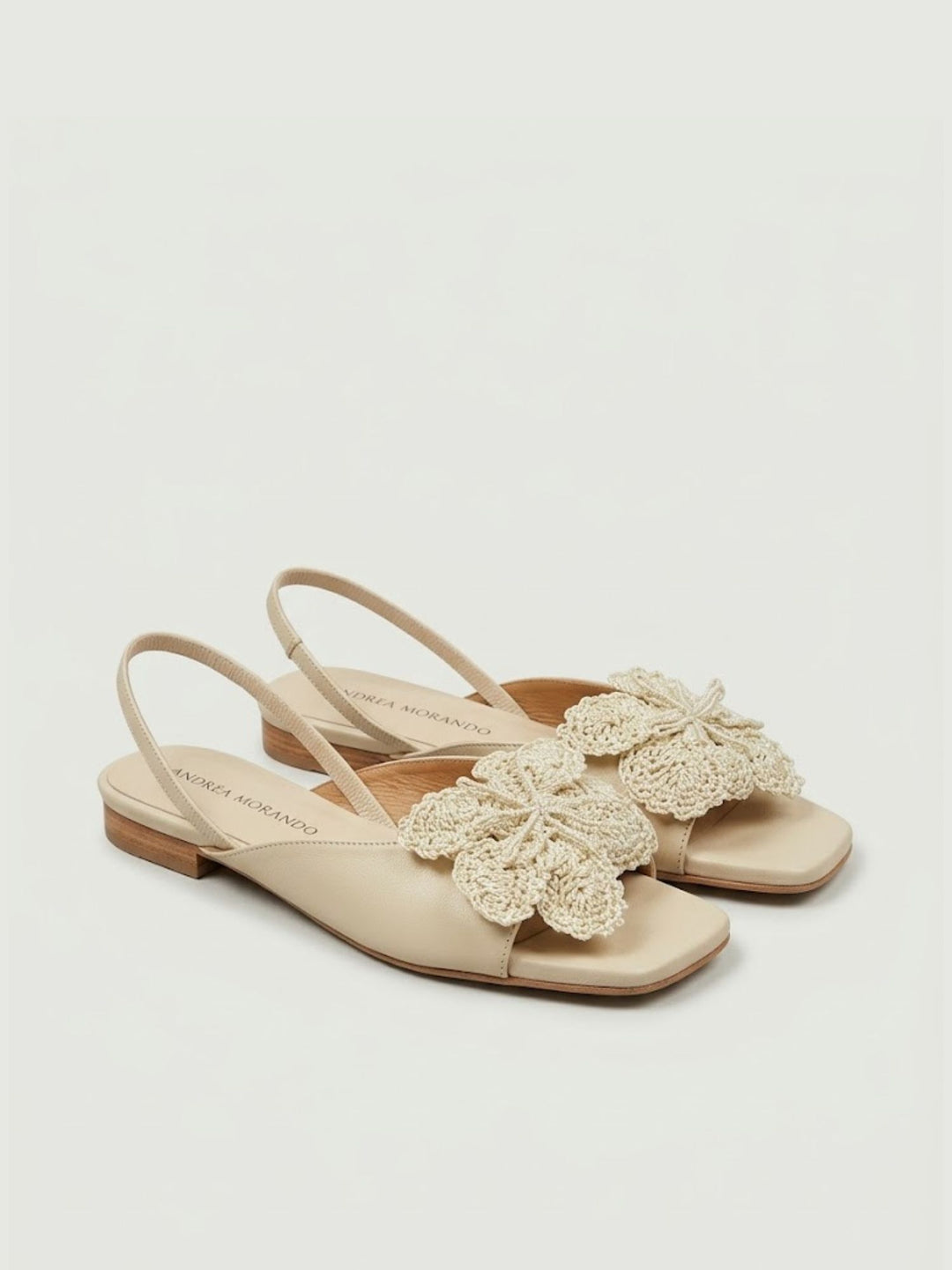 Sandalo con fiore crochet in pelle beige 26027 LATTE ANDREA MORANDO 