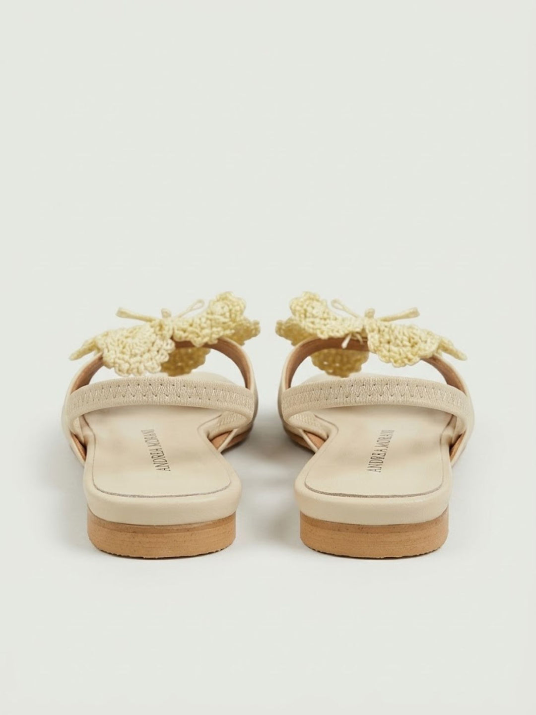 Sandalo con fiore crochet in pelle beige 26027 LATTE ANDREA MORANDO 