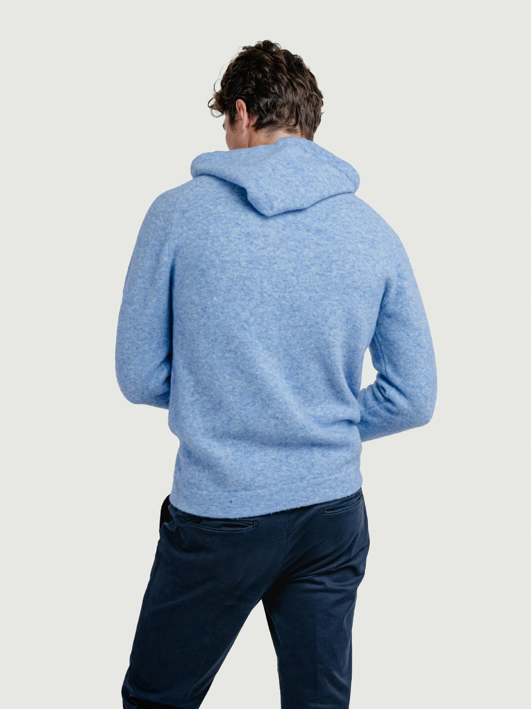 FELPA CON CAPPUCCIO IN LANA MERINO CARTA ZUCCHERO