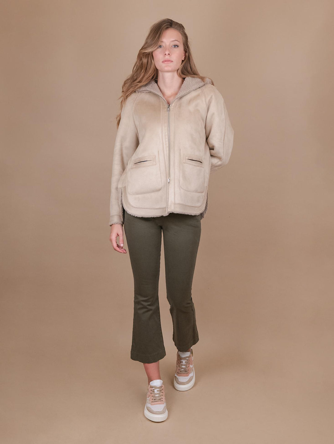 GIACCA CON CAPPUCCIO REVERSIBILE IN ECO-MONTONE BEIGE