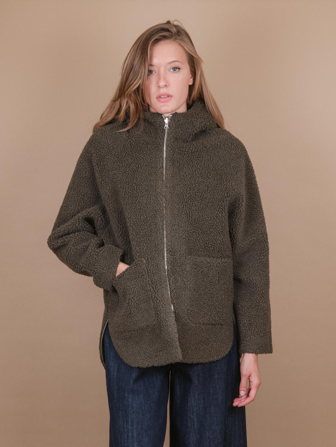 GIACCA CON CAPPUCCIO REVERSIBILE IN ECO-MONTONE VERDE