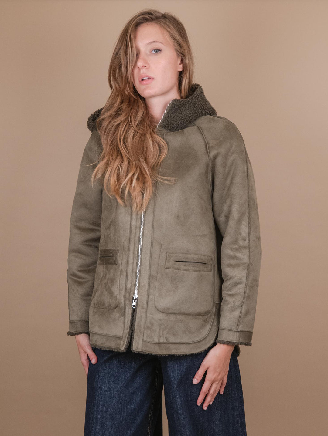 GIACCA CON CAPPUCCIO REVERSIBILE IN ECO-MONTONE VERDE