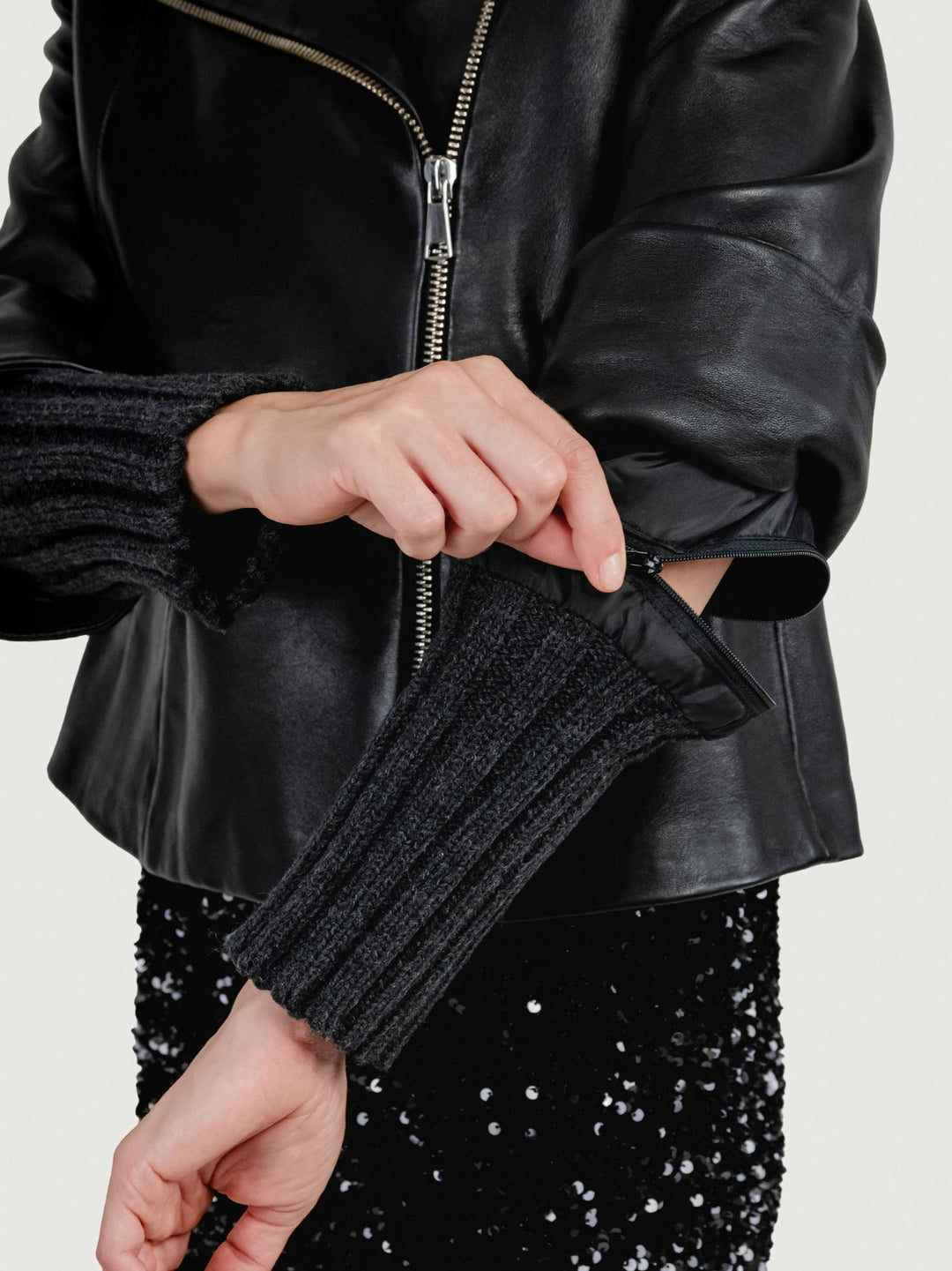 GIACCA GEMINI IN PELLE NERA CON MANICHE IN MAGLIA