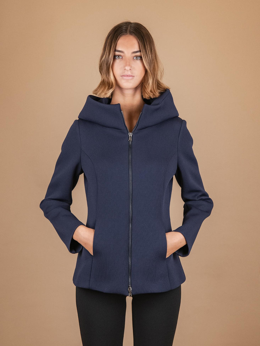 GIACCA TECNICA CON CAPPUCCIO E MAXI COLLO BLU