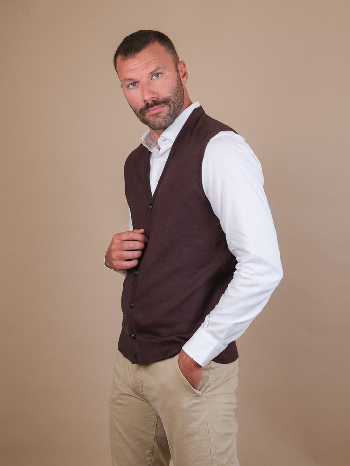 GILET CON BOTTONI MARRONE