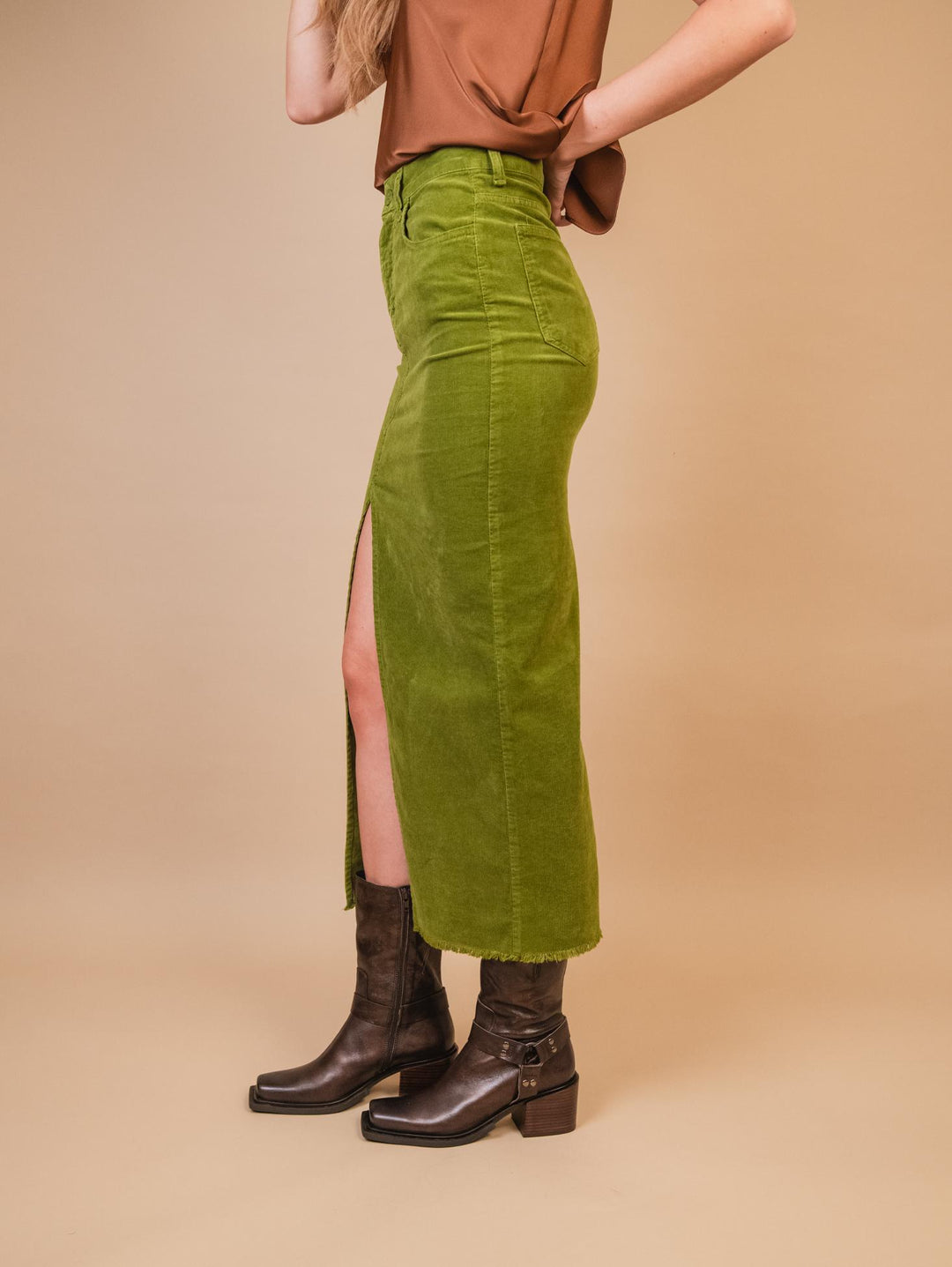 GONNA LUNGA CON MAXI SPACCO FRONTALE  IN VELLUTO VERDE PISTACCHIO