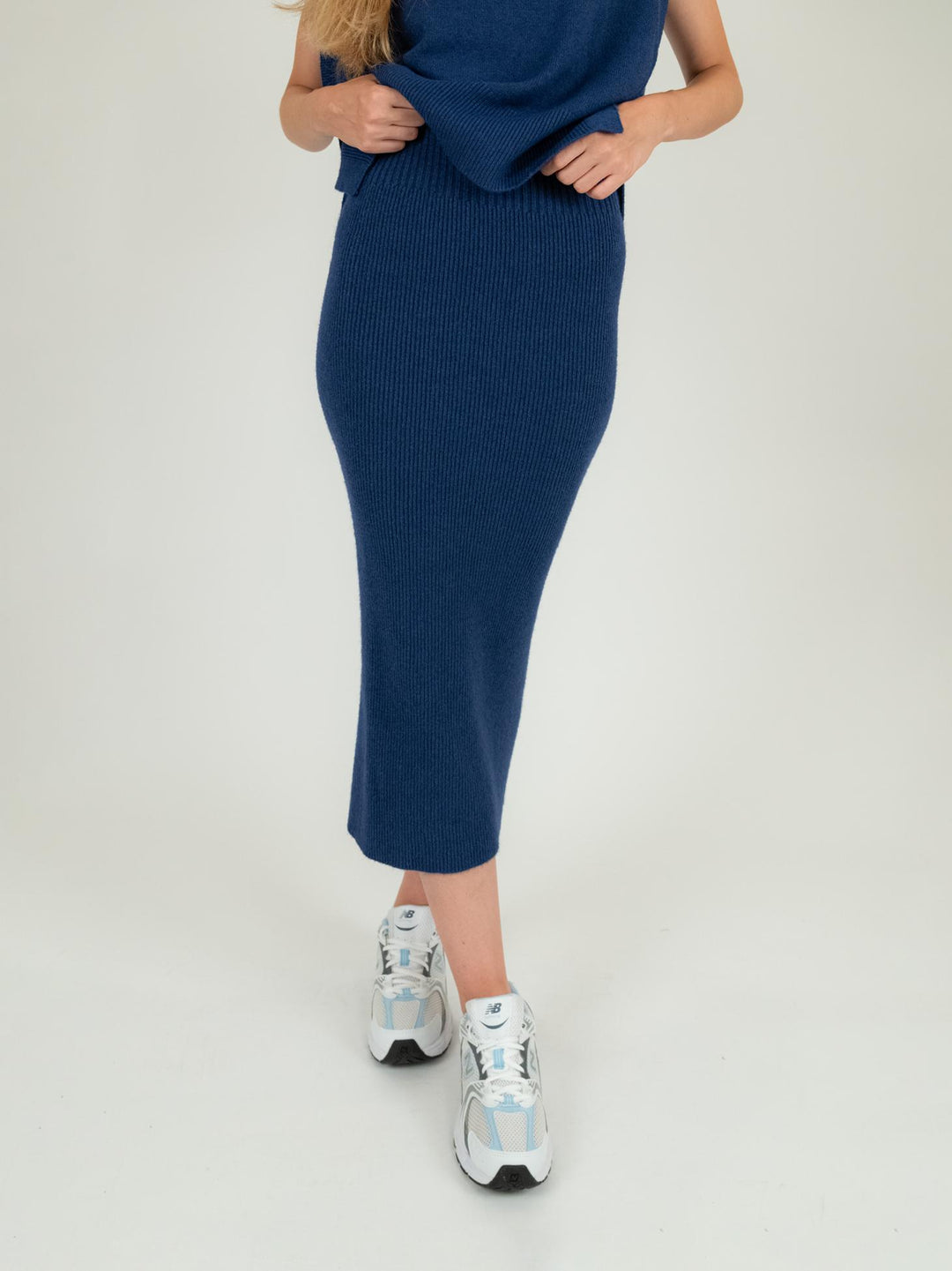 GONNA MIDI A TUBINO IN MAGLIA BLU