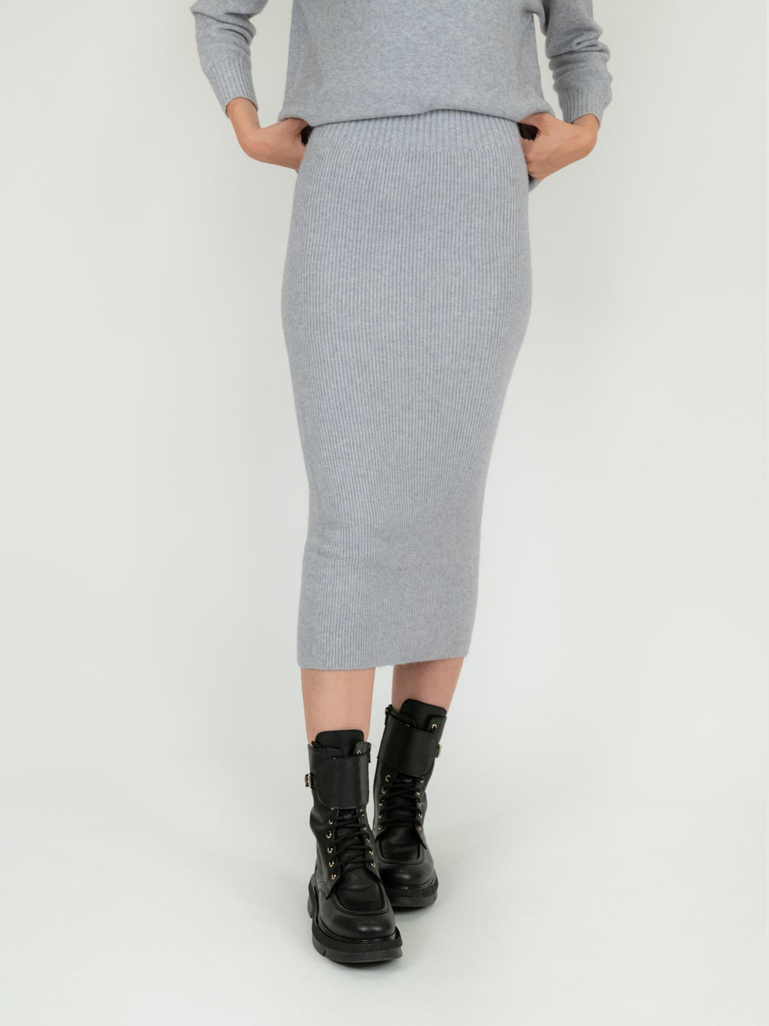 GONNA MIDI A TUBINO IN MAGLIA GRIGIO PERLA