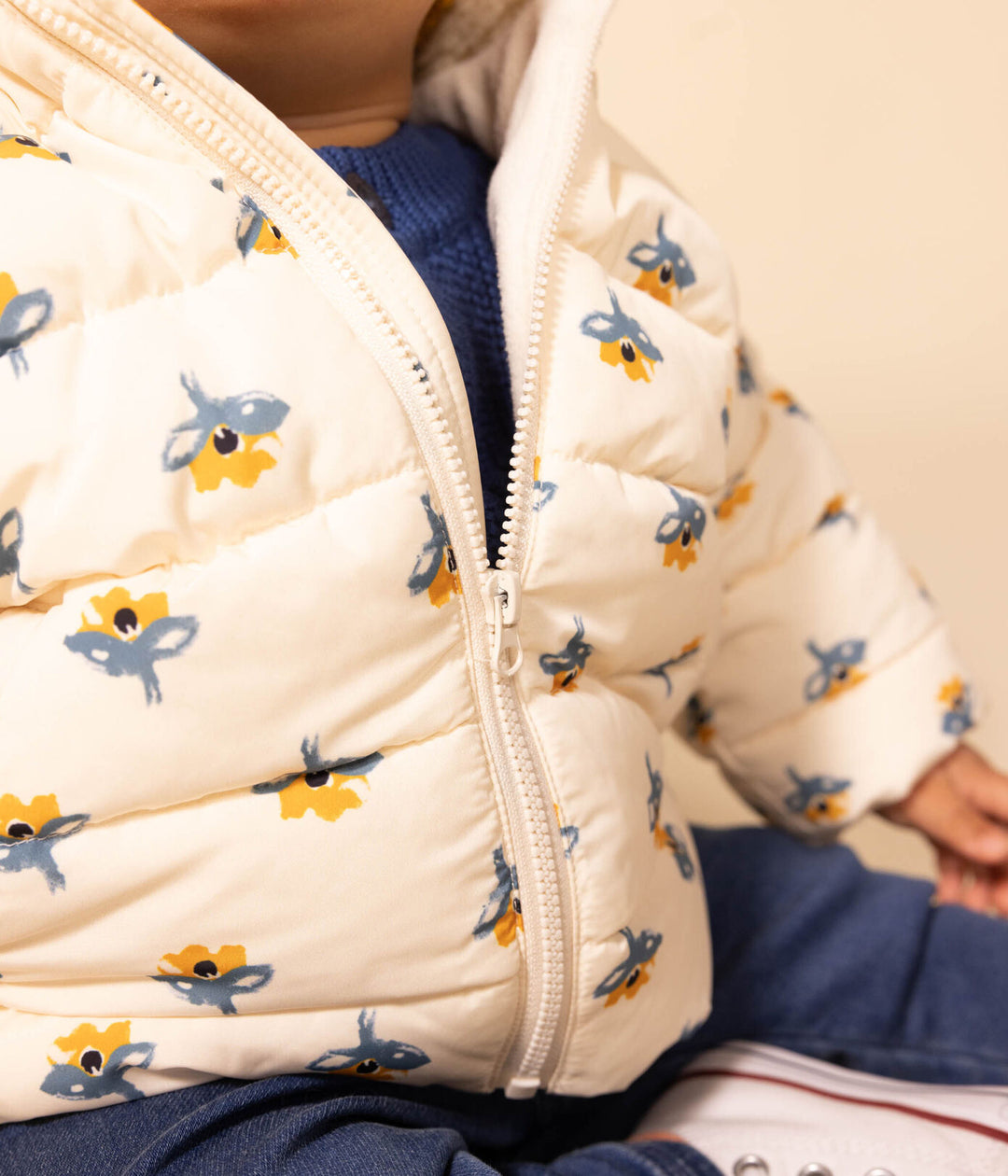 PIUMINO CON STAMPA E CAPPUCCIO RIPIEGABILE A08AU 01 PETIT BATEAU 