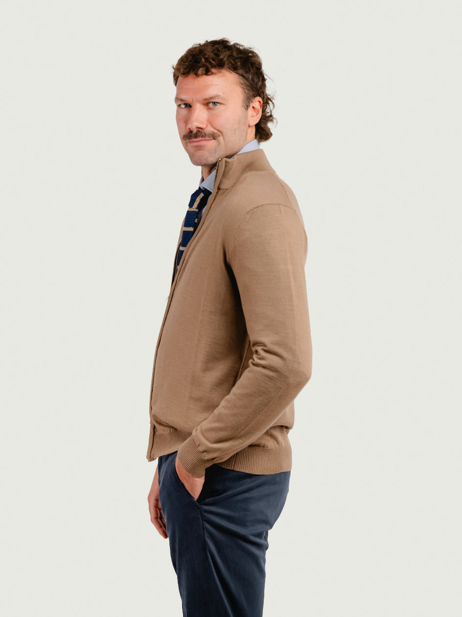MAGLIA A LUPETTO CON ZIP IN LANA MERINO CAMMELLO LUPETTO ZIP 76592 ANDREA MORANDO 