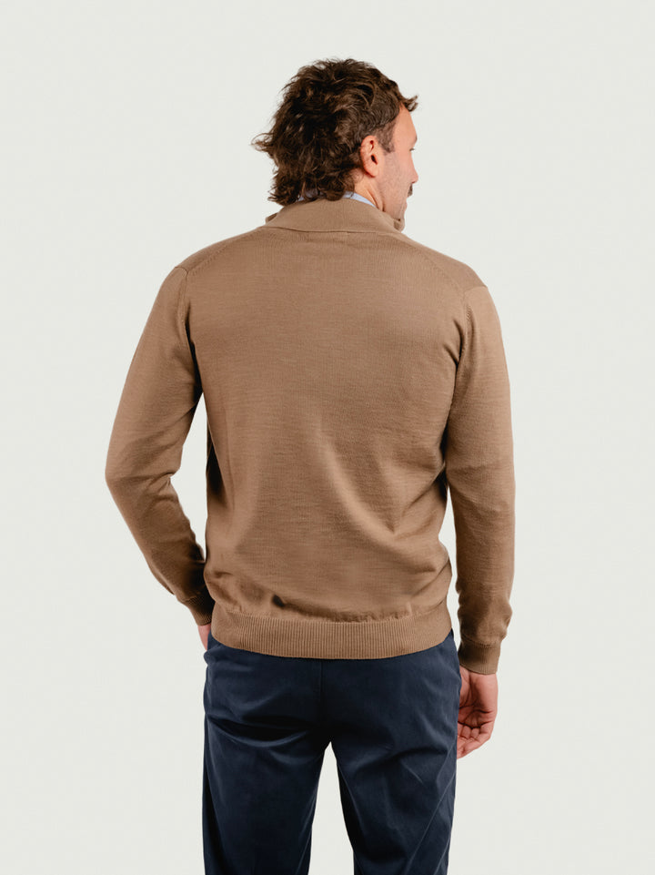 MAGLIA A LUPETTO CON ZIP IN LANA MERINO CAMMELLO LUPETTO ZIP 76592 ANDREA MORANDO 