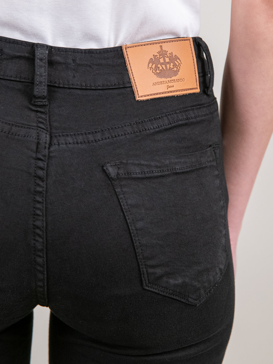 PANTALONE 5 TASCHE SFRANGIATO NERO 6826/26 NERO ANDREA MORANDO 