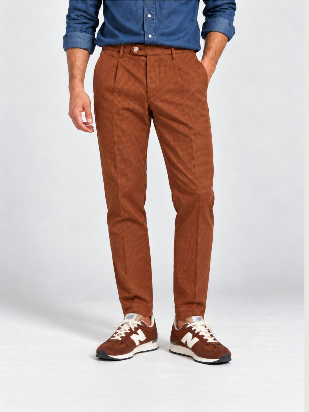 Pantalone con pinces in cotone testurizzato ruggine POUL KAZAN 18 ANDREA MORANDO 
