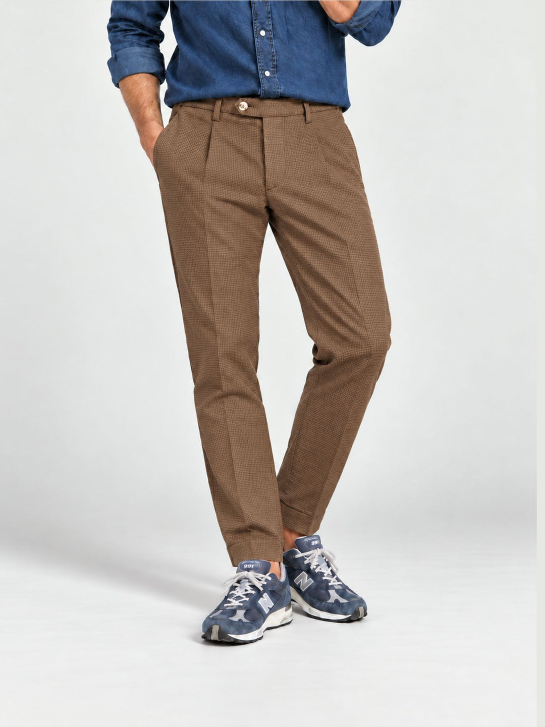 Pantalone con pinces in cotone testurizzato pecan POUL KAZAN 25 ANDREA MORANDO 