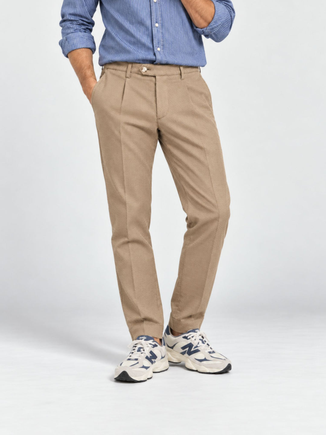 Pantalone con pinces in cotone testurizzato sabbia POUL KAZAN 44 ANDREA MORANDO 
