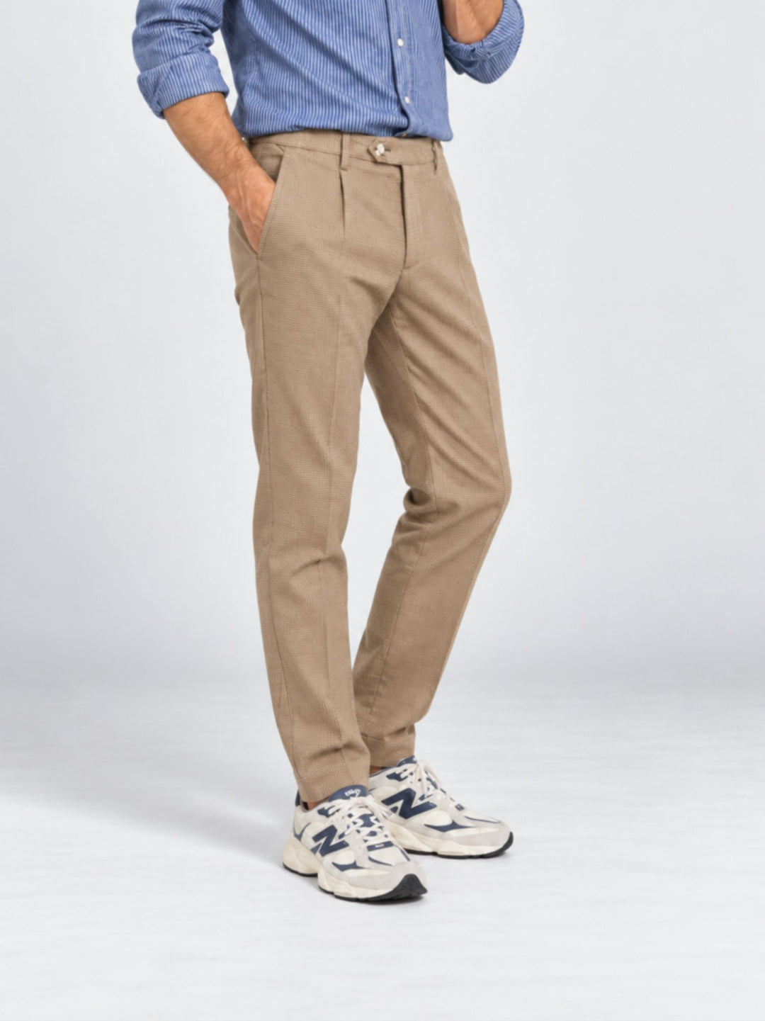 Pantalone con pinces in cotone testurizzato sabbia POUL KAZAN 44 ANDREA MORANDO 