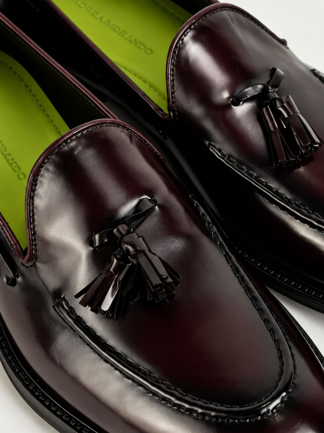 Mocassino con nappine in pelle abrasivata bordeaux 18401 BORDEAUX ANDREA MORANDO 