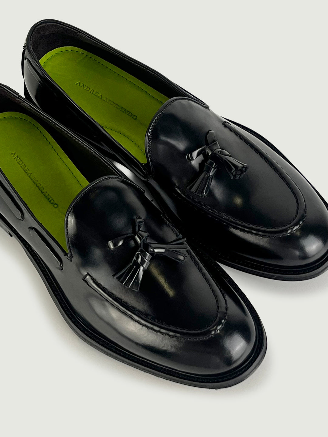 Mocassino con nappine in pelle abrasivata nera 18401 NERO ANDREA MORANDO 