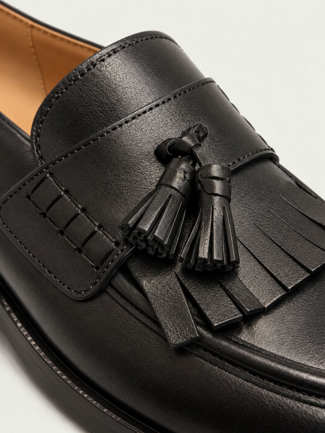 Mocassino con nappine in pelle spazzolata nera 801 NERO ANDREA MORANDO 