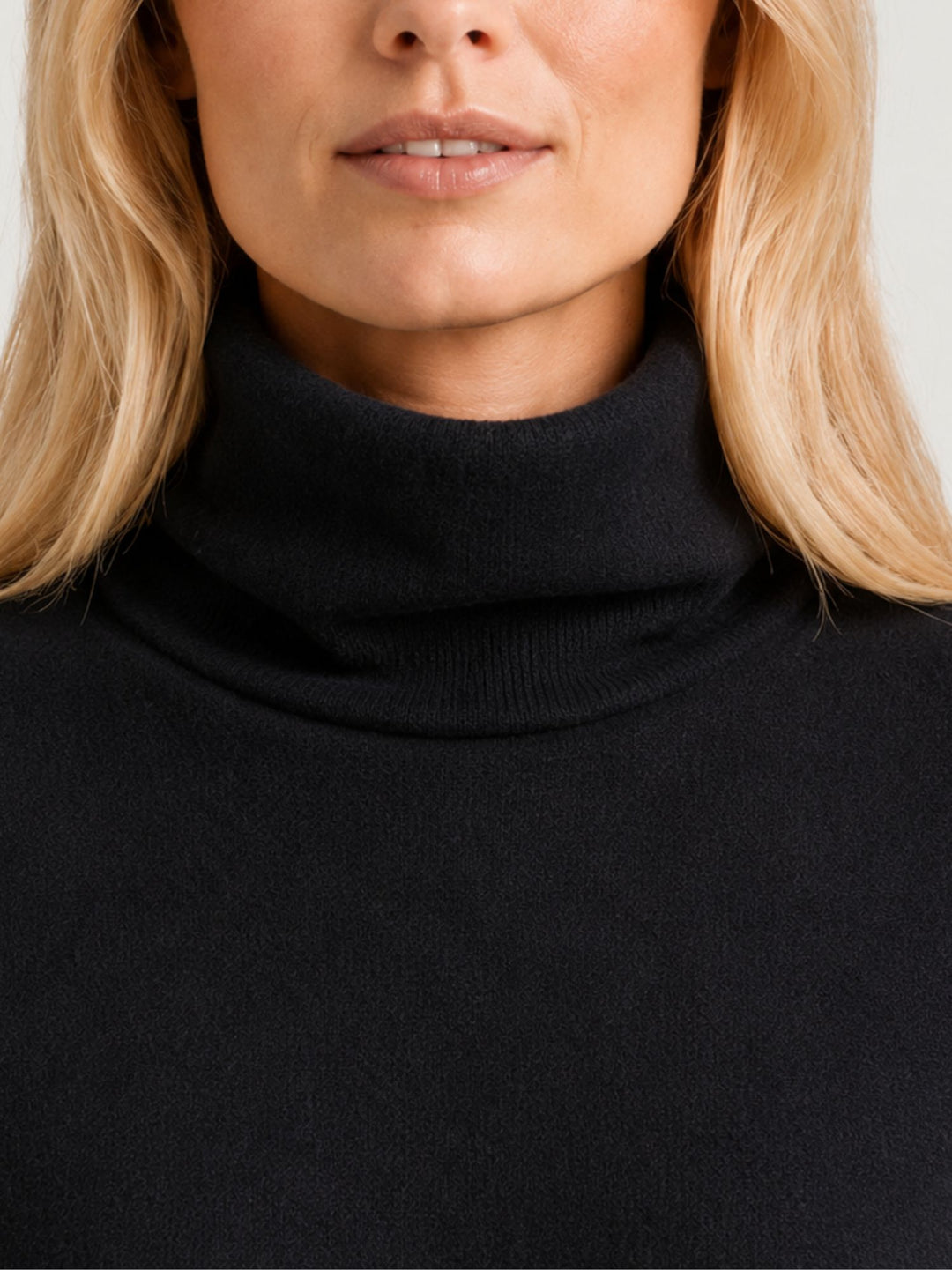 Maglione Kari over a collo alto in maglia licorice 0370174 0010 BIMOR 