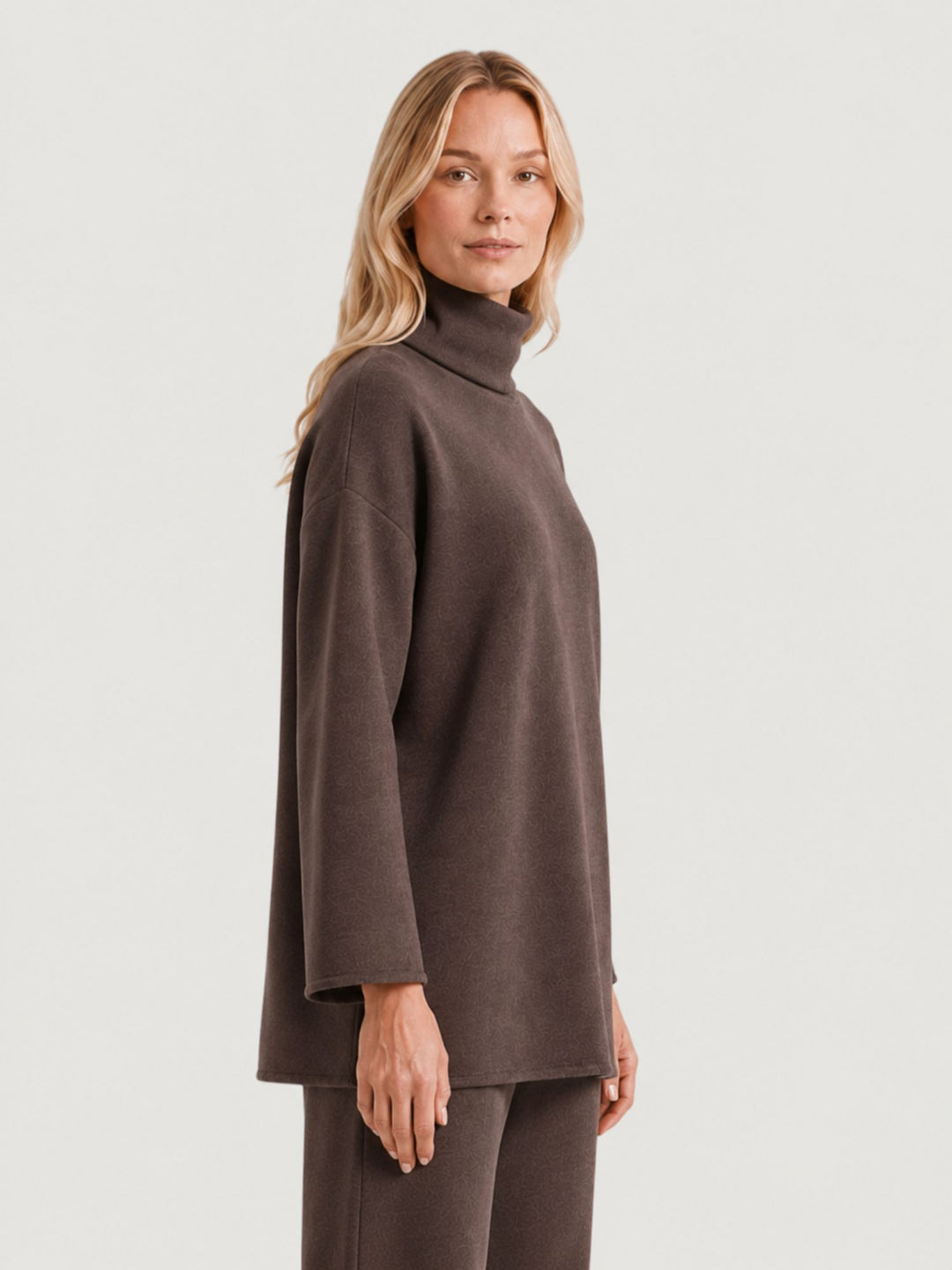 Maglione Kari over a collo alto in maglia cioccolato 0370174 0196 BIMOR 