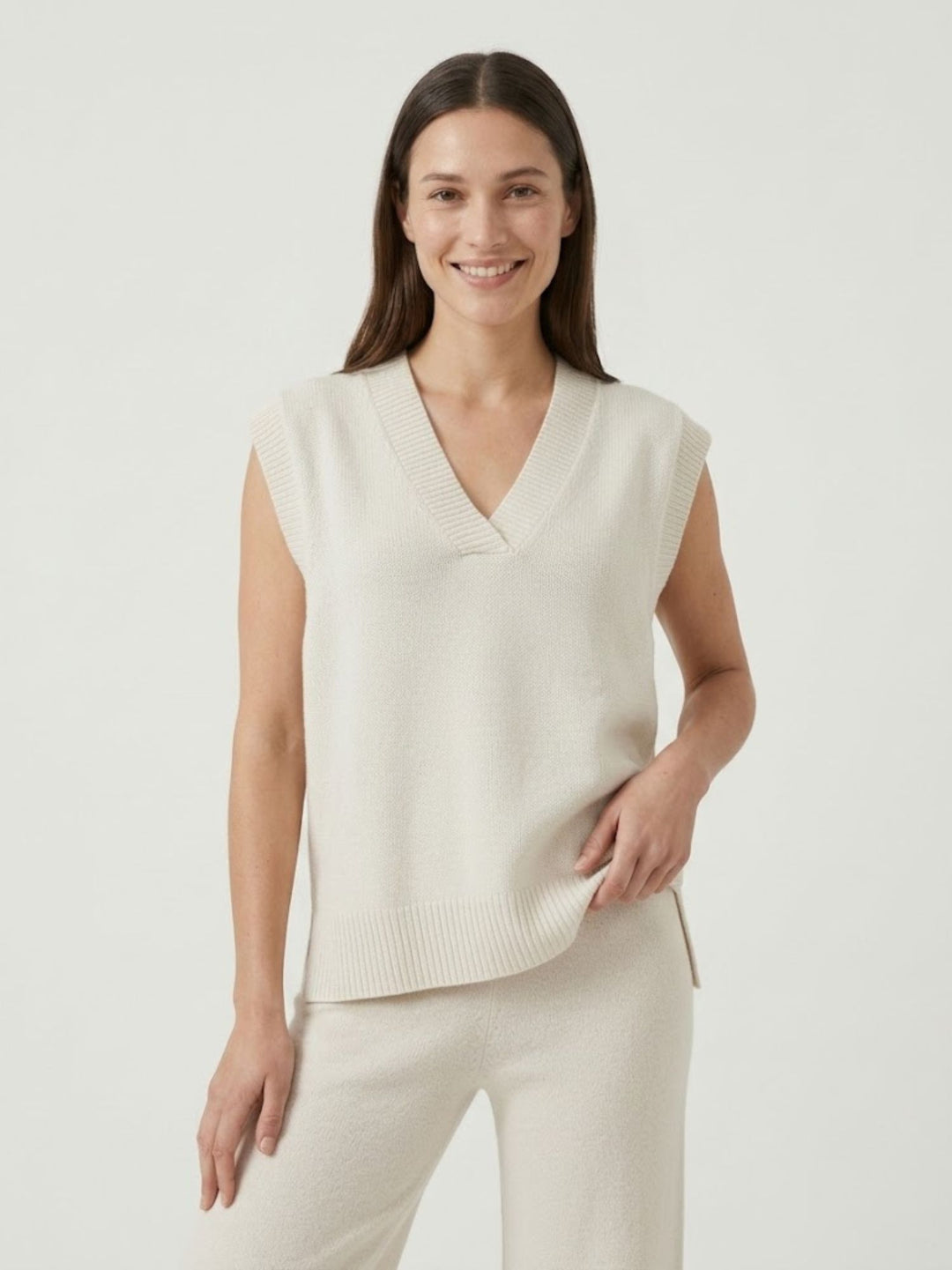 Gilet con scollo a V in maglia panna 0370219 0071 ANDREA MORANDO 