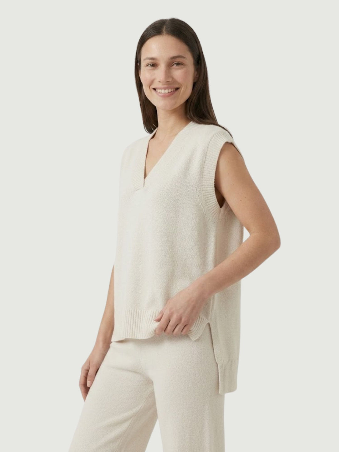 Gilet con scollo a V in maglia panna 0370219 0071 ANDREA MORANDO 