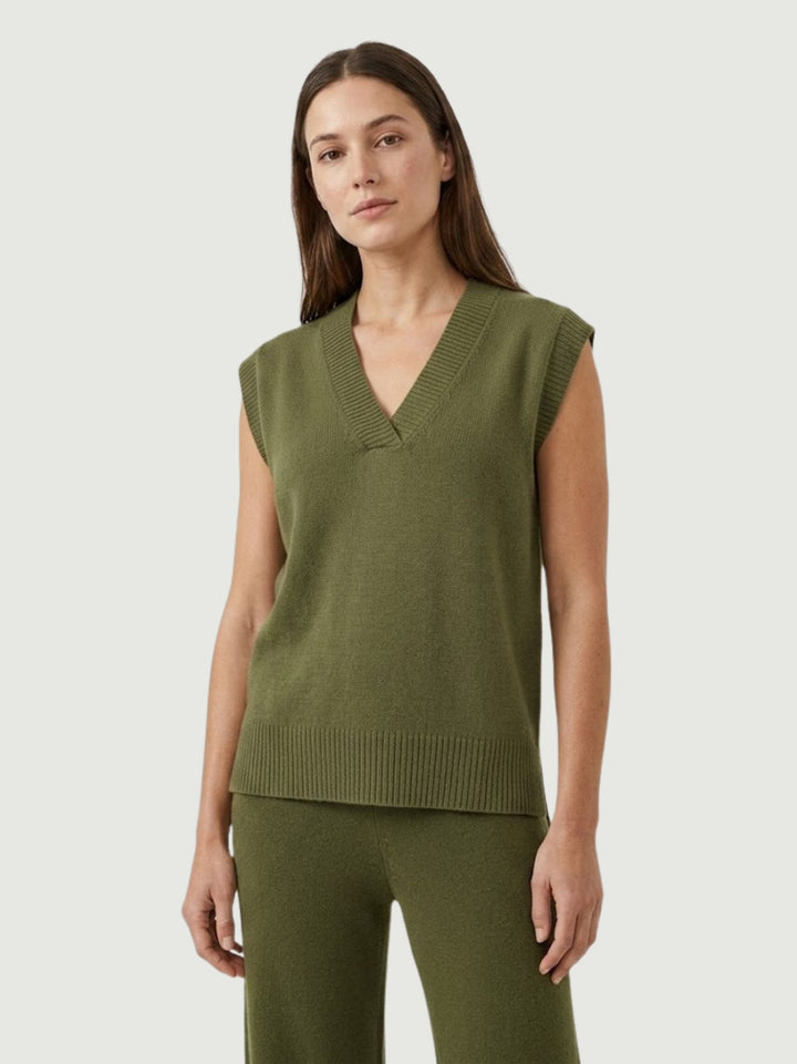 Gilet con scollo a V in maglia oliva 0370219 0192 ANDREA MORANDO 