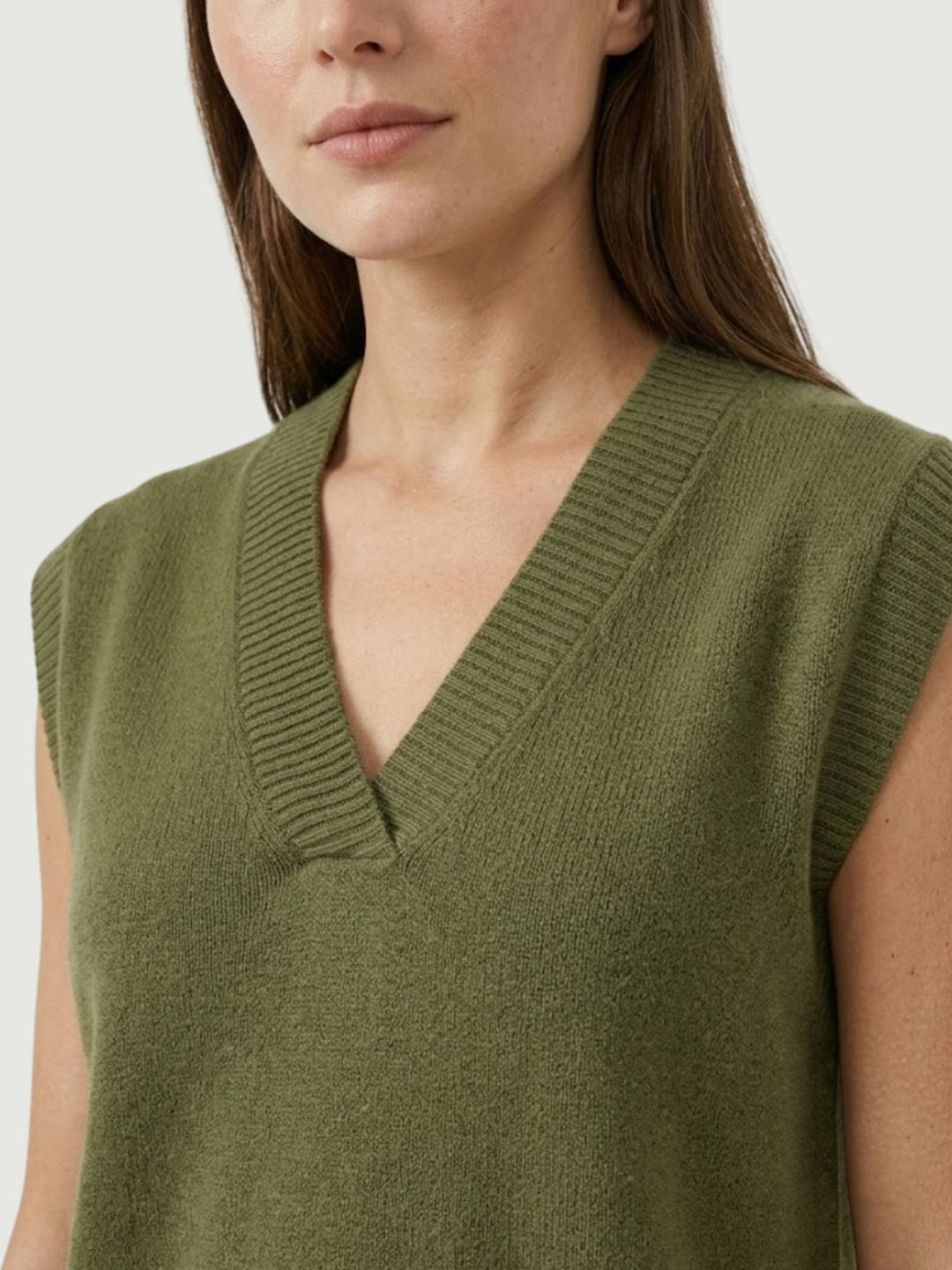 Gilet con scollo a V in maglia oliva 0370219 0192 ANDREA MORANDO 